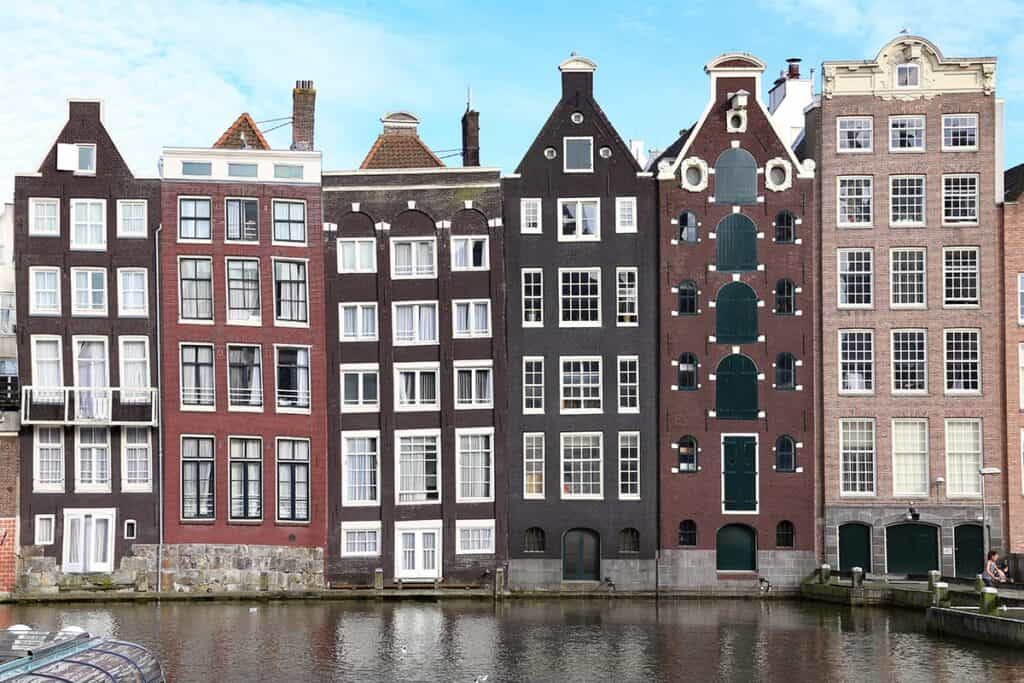 Holandia ciekawostki waskie domy holandia Podróże