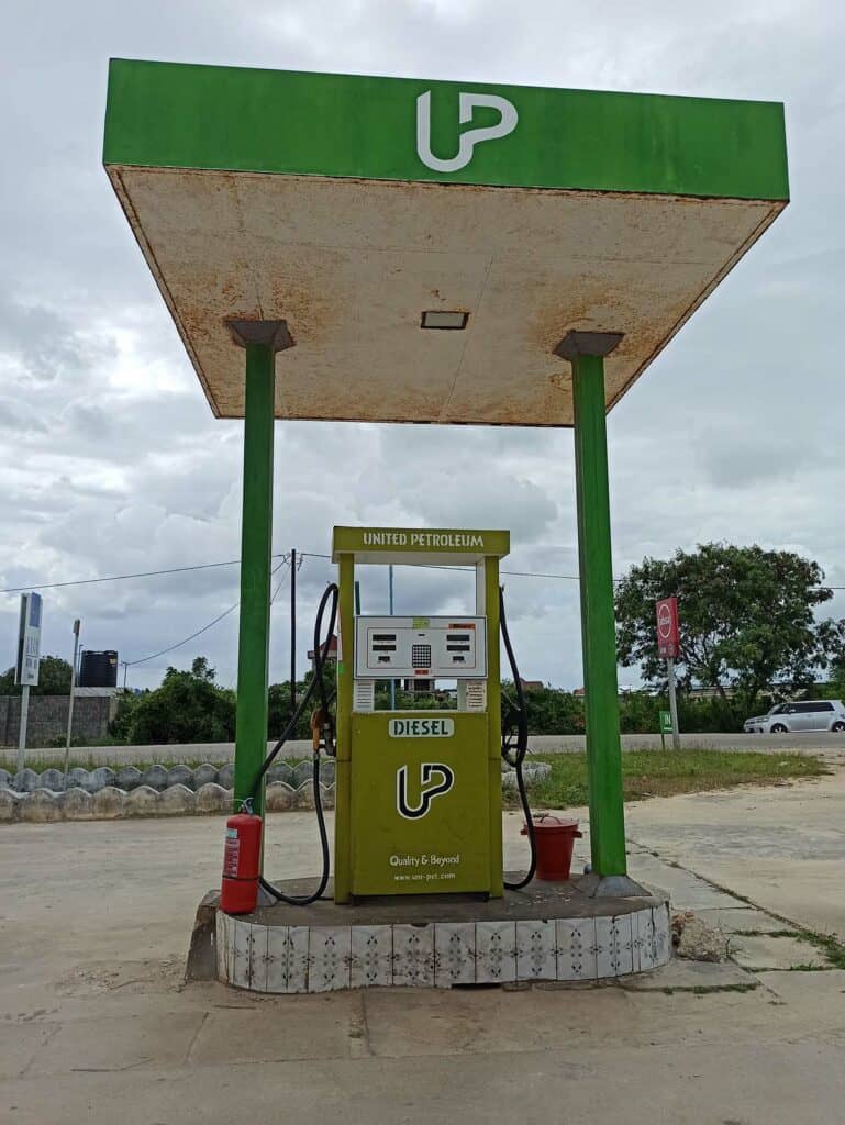 Zanzibar na własną rękę stacje benzynowe na zanzibarze ceny paliwa blog Podróże
