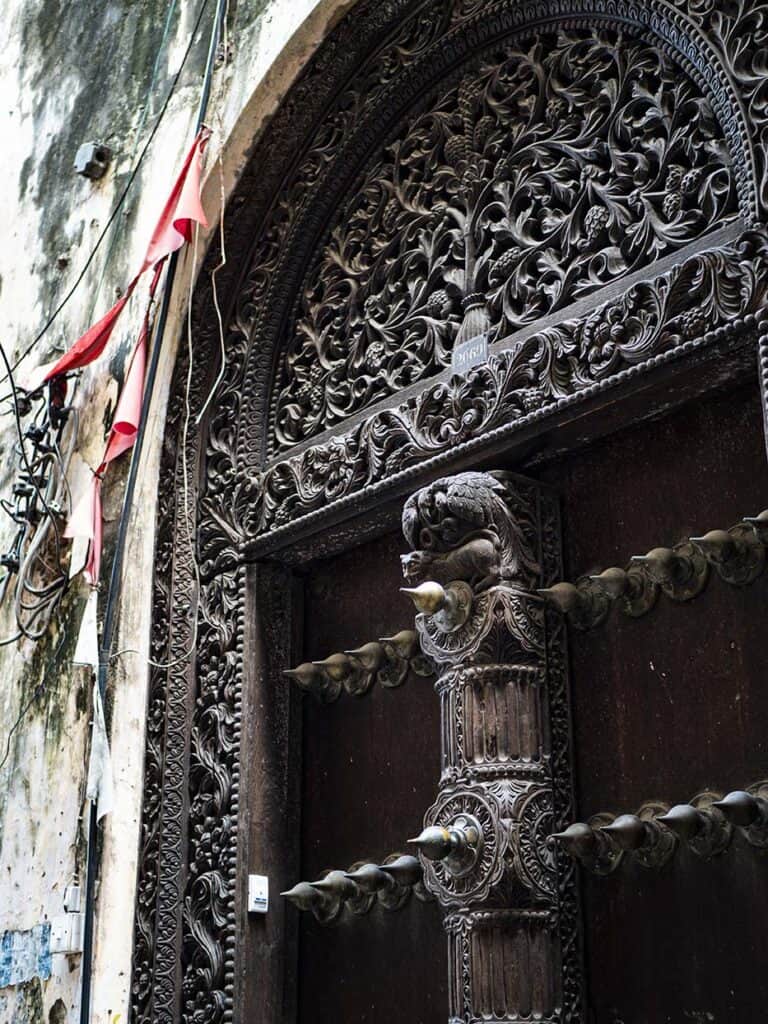 Stone Town drzwi arabskie Zanzibar Podróże