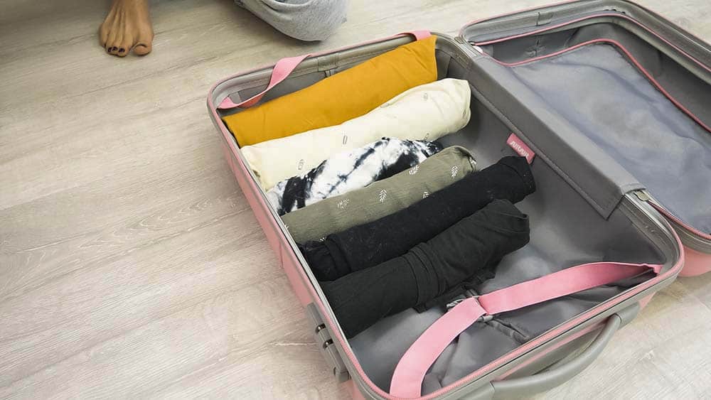 jak spakować walizkę? rolowanie ubran pakowanie walizki Podróże