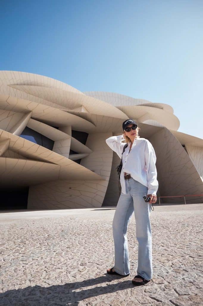 jak sie ubierac Zasada Pareta w damskiej szafie Biała lniana koszula w roli głównej damskie stylizacje blog modowy