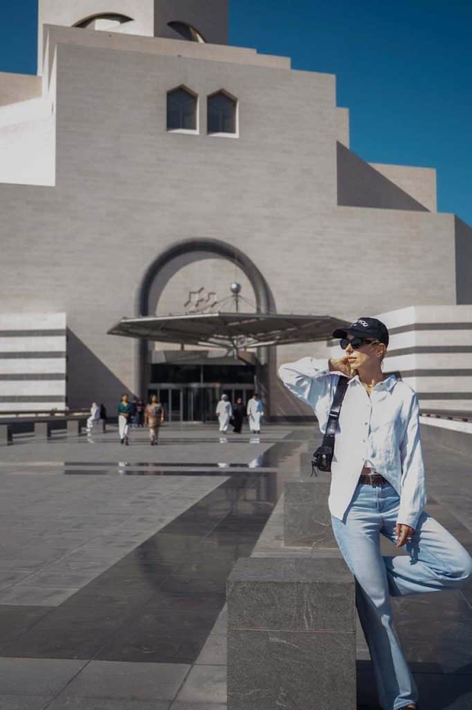 lniana koszula Zasada Pareta w damskiej szafie Jak się ubierać porady klasyki damskiej garderoby